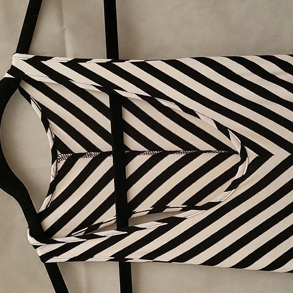 Bebe maxi chevron stripes dress, size Medium beige and black. - Picture 4 of 7